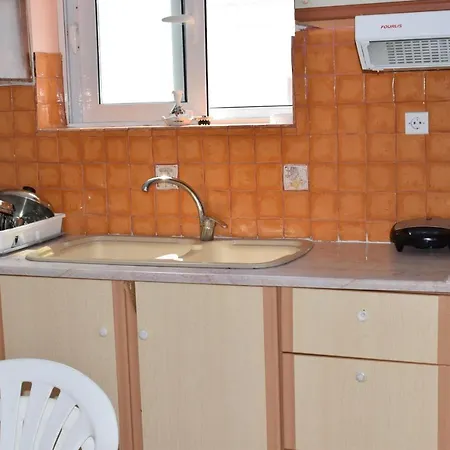 Red Sun Apartment *
